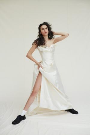 ヴィヴィアン・ウエストウッドが2017年クチュールブライダルコレクションを発表