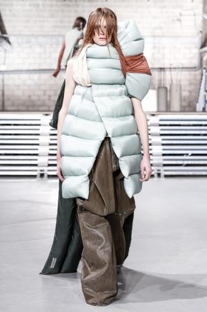 リック・オウエンス、何もかもが時放たれた時代【2017-18秋冬メンズ】