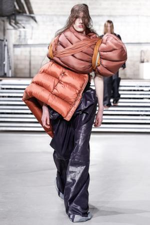 リック・オウエンス、何もかもが時放たれた時代【2017-18秋冬メンズ】