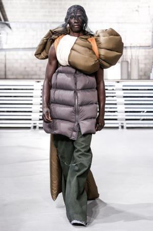 リック・オウエンス、何もかもが時放たれた時代【2017-18秋冬メンズ】