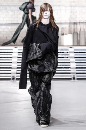 リック・オウエンス、何もかもが時放たれた時代【2017-18秋冬メンズ】