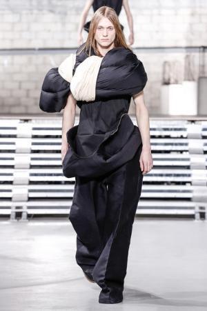 リック・オウエンス、何もかもが時放たれた時代【2017-18秋冬メンズ】