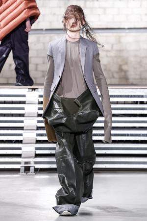 リック・オウエンス、何もかもが時放たれた時代【2017-18秋冬メンズ】