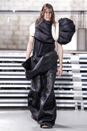 リック・オウエンス、何もかもが時放たれた時代【2017-18秋冬メンズ】