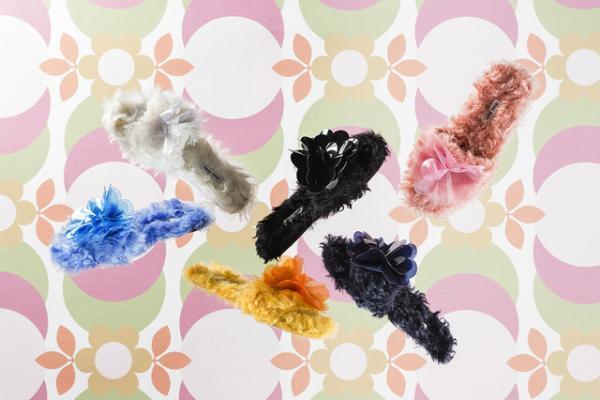 ミュウミュウがカラフルなスリッパの期間限定ショップをオープン！