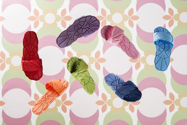 ミュウミュウがカラフルなスリッパの期間限定ショップをオープン！