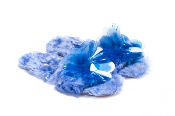 ミュウミュウがカラフルなスリッパの期間限定ショップをオープン！