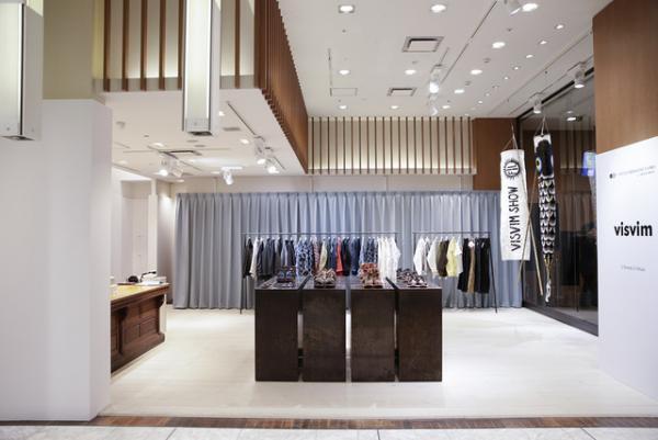 ビズビム初のランウェイショーの世界観を伊勢丹メンズで再現、希少な春夏キーアイテムも