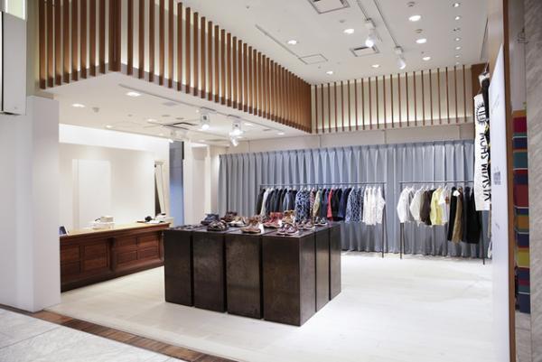 ビズビム初のランウェイショーの世界観を伊勢丹メンズで再現、希少な春夏キーアイテムも