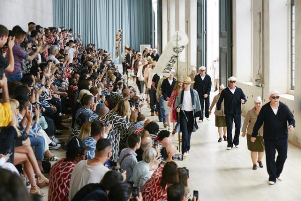 ビズビム初のランウェイショーの世界観を伊勢丹メンズで再現、希少な春夏キーアイテムも