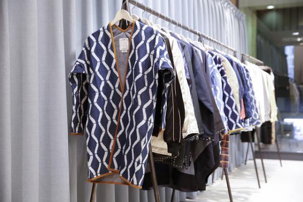 ビズビム初のランウェイショーの世界観を伊勢丹メンズで再現、希少な春夏キーアイテムも