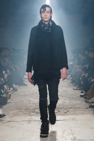 ホワイトマウンテニアリング、黒に黒を重ねた妙【2017-18秋冬メンズ】