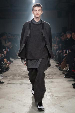 ホワイトマウンテニアリング、黒に黒を重ねた妙【2017-18秋冬メンズ】