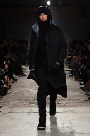 ホワイトマウンテニアリング、黒に黒を重ねた妙【2017-18秋冬メンズ】