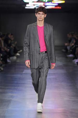 今のパリモードのスタンダードはアミ アレクサンドル マテュッシ【2017-18秋冬メンズ】