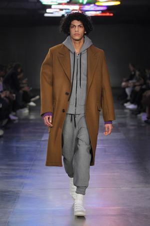 今のパリモードのスタンダードはアミ アレクサンドル マテュッシ【2017-18秋冬メンズ】