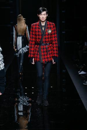 バルマン、服の上で鳴り響くハードロック【2017-18秋冬メンズ】