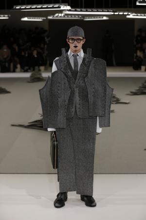 ボタン1,000個超え、凄まじい手仕事で魅せるトム ブラウン ニューヨーク【2017-18秋冬メンズ】