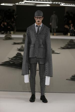 ボタン1,000個超え、凄まじい手仕事で魅せるトム ブラウン ニューヨーク【2017-18秋冬メンズ】