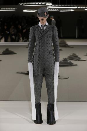 ボタン1,000個超え、凄まじい手仕事で魅せるトム ブラウン ニューヨーク【2017-18秋冬メンズ】