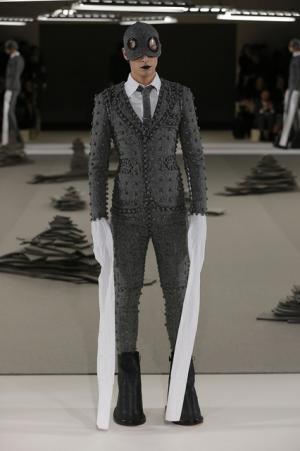 ボタン1,000個超え、凄まじい手仕事で魅せるトム ブラウン ニューヨーク【2017-18秋冬メンズ】