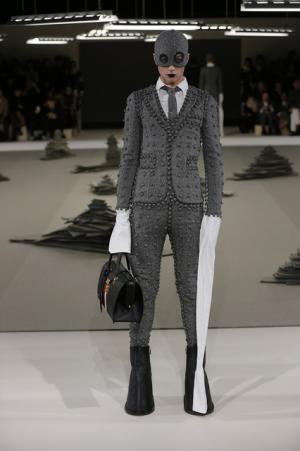 ボタン1,000個超え、凄まじい手仕事で魅せるトム ブラウン ニューヨーク【2017-18秋冬メンズ】