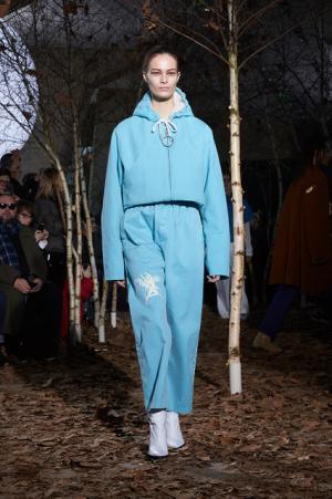 オフ-ホワイト c/o ヴァージル アブローが生むカルチャーや国境のボーダーのうねり【2017-18秋冬メンズ】