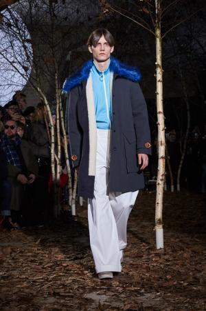 オフ-ホワイト c/o ヴァージル アブローが生むカルチャーや国境のボーダーのうねり【2017-18秋冬メンズ】