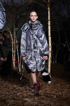 オフ-ホワイト c/o ヴァージル アブローが生むカルチャーや国境のボーダーのうねり【2017-18秋冬メンズ】