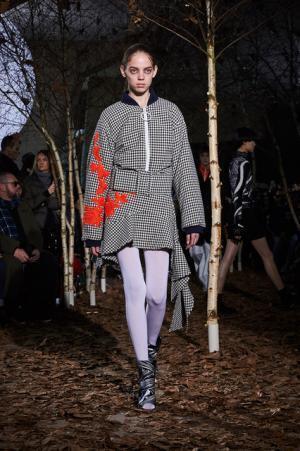 オフ-ホワイト c/o ヴァージル アブローが生むカルチャーや国境のボーダーのうねり【2017-18秋冬メンズ】