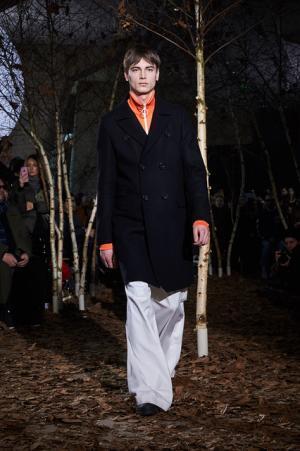 オフ-ホワイト c/o ヴァージル アブローが生むカルチャーや国境のボーダーのうねり【2017-18秋冬メンズ】