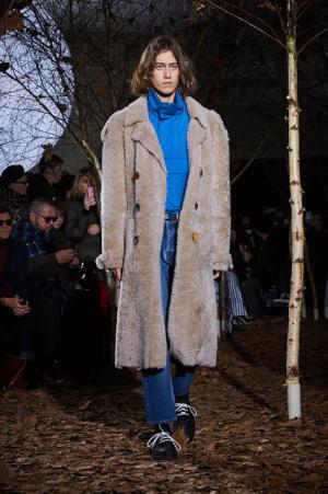 オフ-ホワイト c/o ヴァージル アブローが生むカルチャーや国境のボーダーのうねり【2017-18秋冬メンズ】