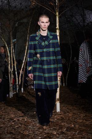 オフ-ホワイト c/o ヴァージル アブローが生むカルチャーや国境のボーダーのうねり【2017-18秋冬メンズ】