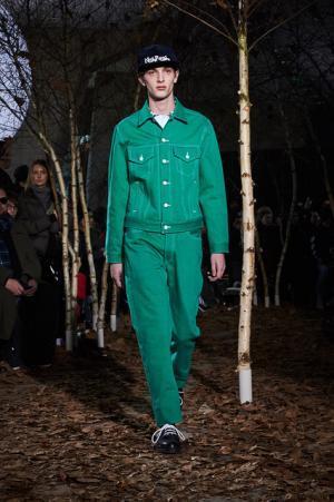 オフ-ホワイト c/o ヴァージル アブローが生むカルチャーや国境のボーダーのうねり【2017-18秋冬メンズ】