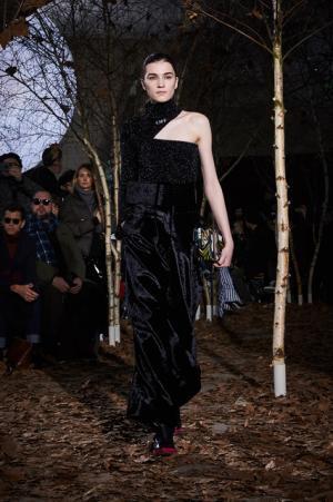 オフ-ホワイト c/o ヴァージル アブローが生むカルチャーや国境のボーダーのうねり【2017-18秋冬メンズ】