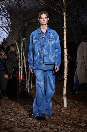 オフ-ホワイト c/o ヴァージル アブローが生むカルチャーや国境のボーダーのうねり【2017-18秋冬メンズ】