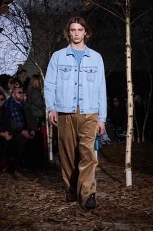 オフ-ホワイト c/o ヴァージル アブローが生むカルチャーや国境のボーダーのうねり【2017-18秋冬メンズ】