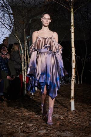 オフ-ホワイト c/o ヴァージル アブローが生むカルチャーや国境のボーダーのうねり【2017-18秋冬メンズ】