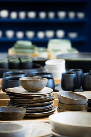 メルシーバイヤーが手掛けたパリで注目のストア「アンプラント」。フランスの工芸作品を集め、アートがある日常を提案