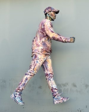 平面から立体を行き来する“動く”油絵、一流アーティスト達が込めた悲痛のメッセージ