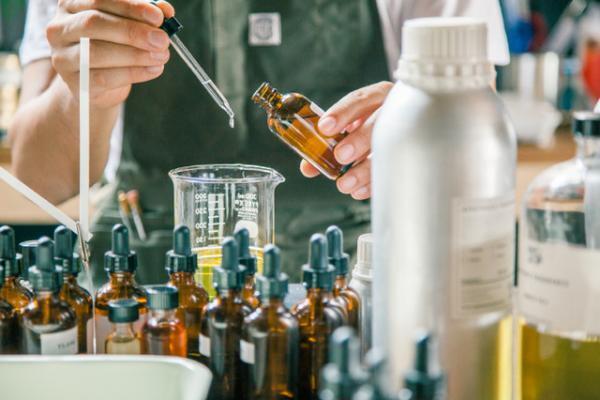 “香りをインテリアの一部に”、千葉発オールハンドメイドのルームフレグランスブランドが原宿NLMでポップアップ