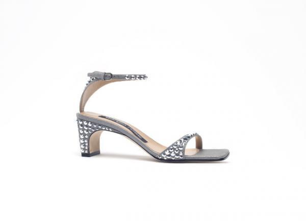 セルジオ ロッシ「sr1」シリーズに“スクエアトゥ”のサンダル登場