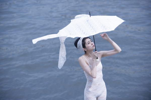 手作り日傘コシラエル初のビジュアルブック『かさ』出版、記念展がスパイラルガーデンで開催