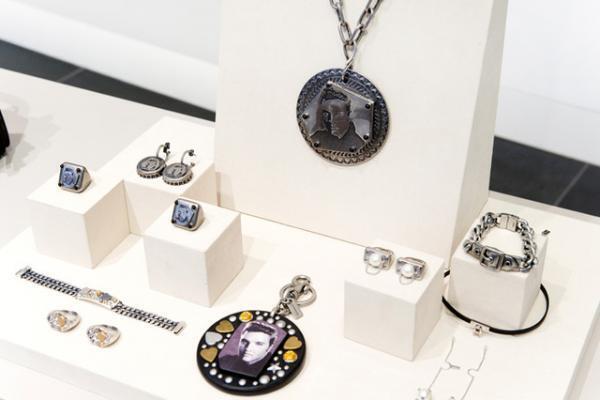 コーチがエルヴィス・プレスリーをオマージュした新作コレクションを発売！コーチ表参道もエルヴィス一色に