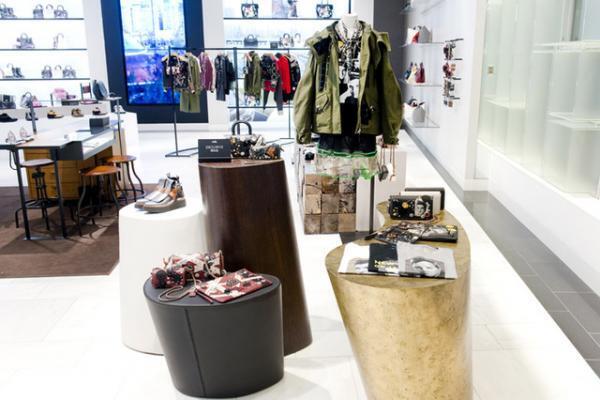 コーチがエルヴィス・プレスリーをオマージュした新作コレクションを発売！コーチ表参道もエルヴィス一色に