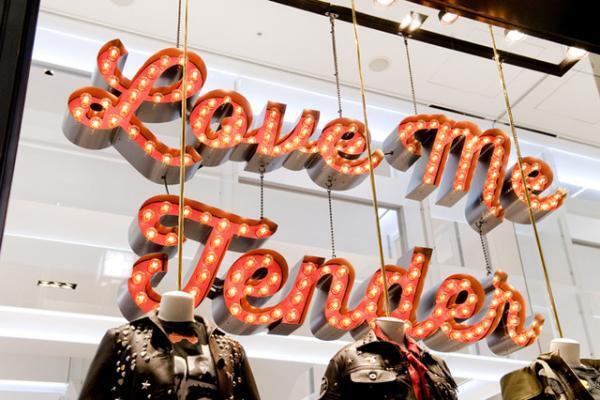 コーチがエルヴィス・プレスリーをオマージュした新作コレクションを発売！コーチ表参道もエルヴィス一色に