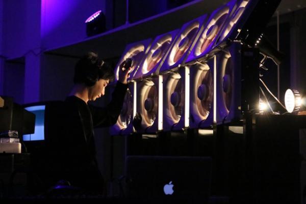 ボーダーシャツが楽器になる！ウエアラブルメディアの新発想