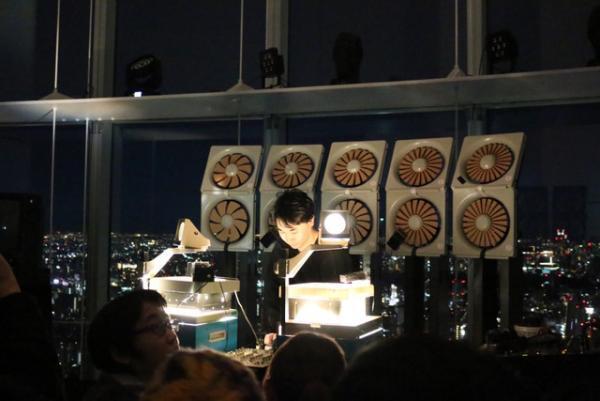 ボーダーシャツが楽器になる！ウエアラブルメディアの新発想