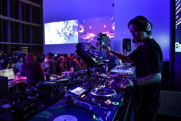 “使える”テクノロジーアートの祭典、デートスポットしても“使える”MAT2017開幕