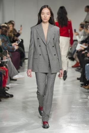 ラフ・シモンズによる初のカルバン・クラインはアメリカとメゾンへの賛辞【2017年秋コレクション】